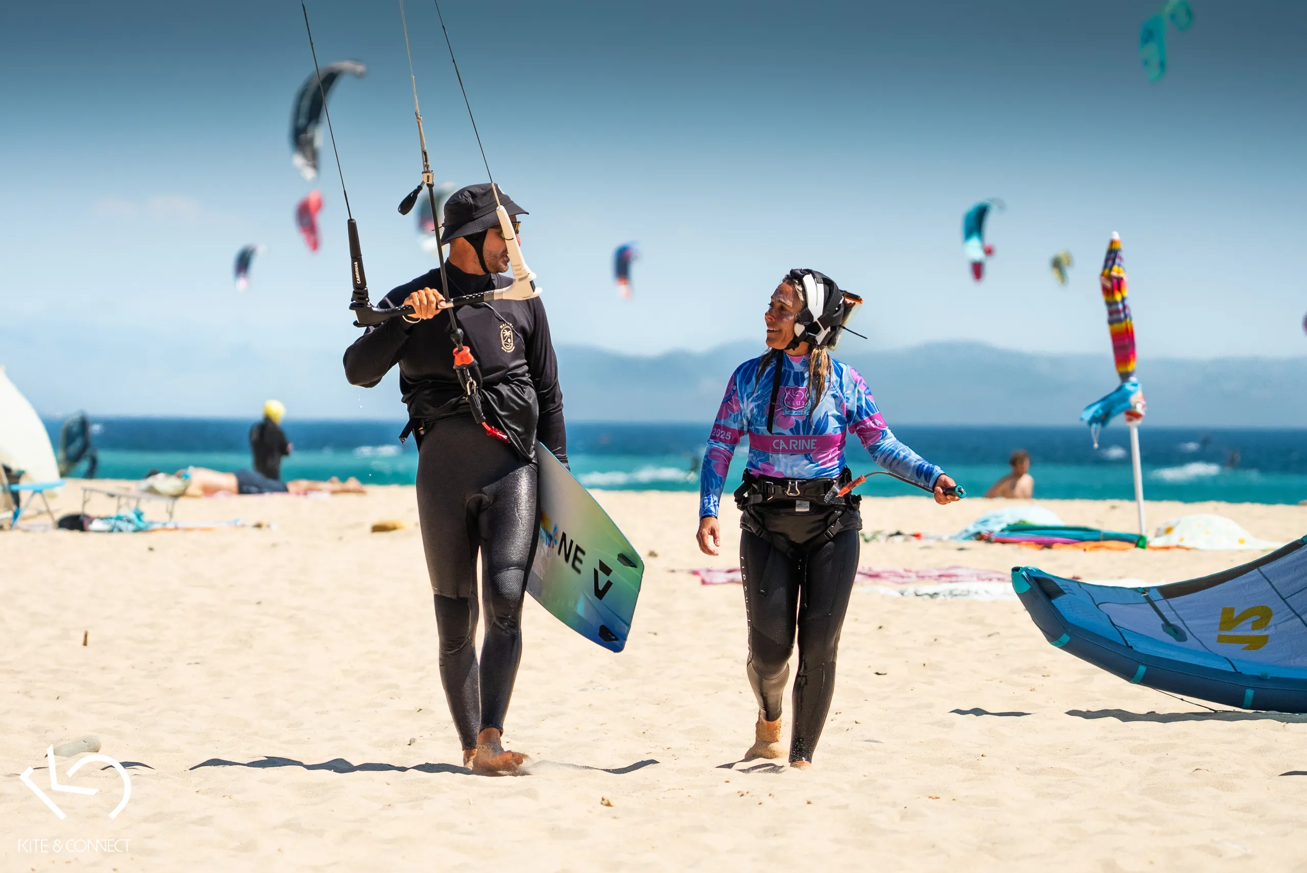 Riders sur le spot de Tarifa, Espagne